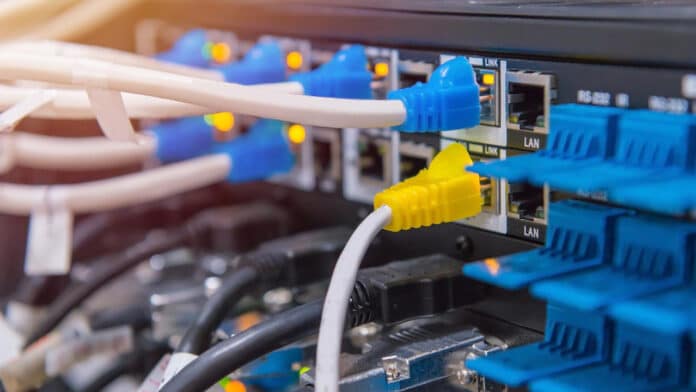 Quel est le rôle d'un switch dans un réseau informatique ?